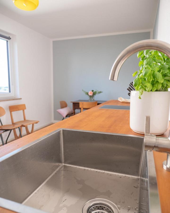 Design+Bodenseesicht=Zuhause Blau マルクドルフ エクステリア 写真
